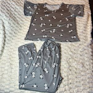 Women’s Gray Floral Pajama Set